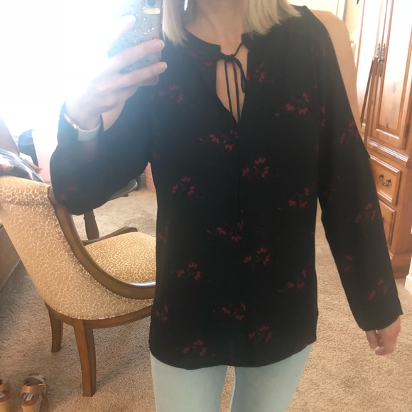 Cold shoulder long sleeve blouse - Picture 2 of 4